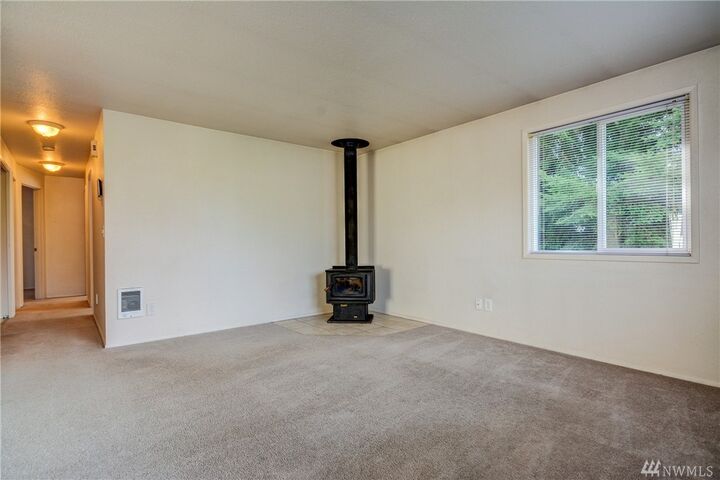 Property Photo:  525 Salal St  WA 98277 