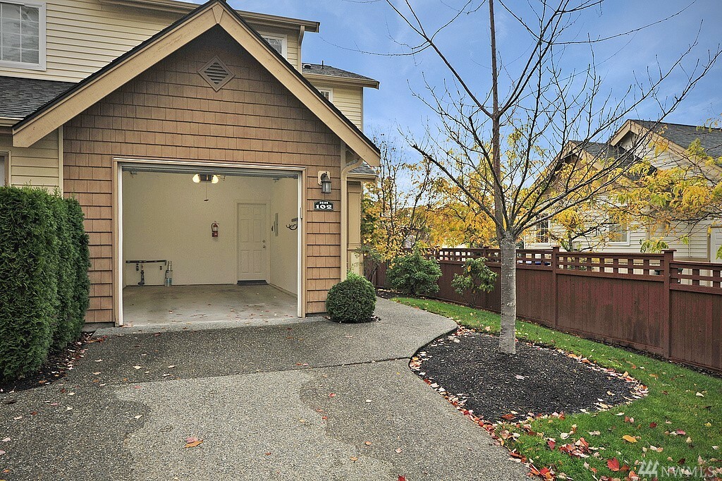 Property Photo:  4801 Whitworth Ave S Hh102  WA 98055 