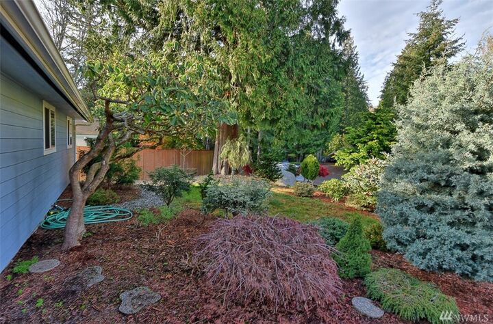Property Photo:  5214 Monticello Dr  WA 98026 