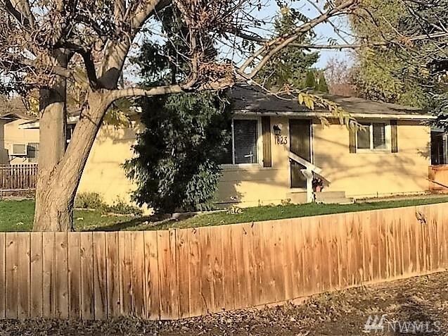 Property Photo:  1823 NE Glen St  WA 98802 