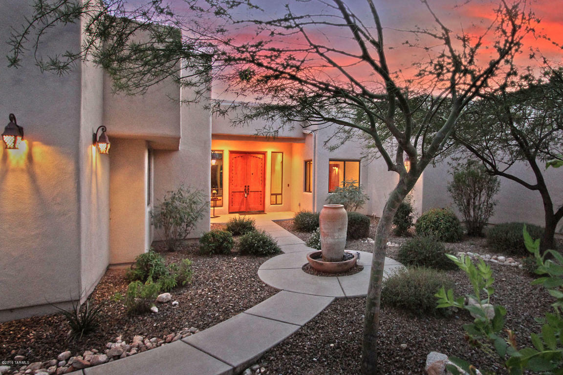 Property Photo: 1900 E Buck Ridge Place AZ 85737