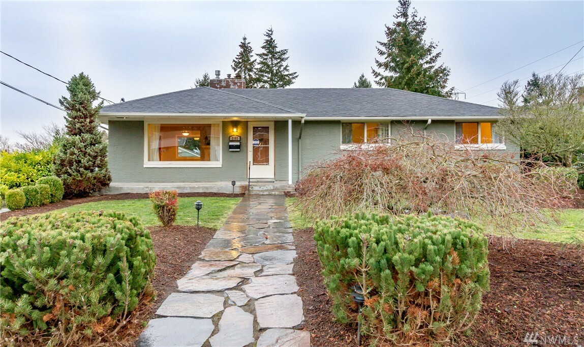 Property Photo:  2107 N Ferdinand St  WA 98406 