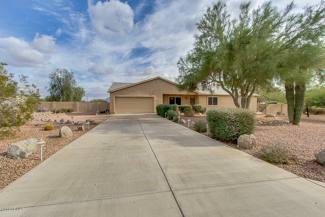 Property Photo:  545 N 100th Place  AZ 85207 