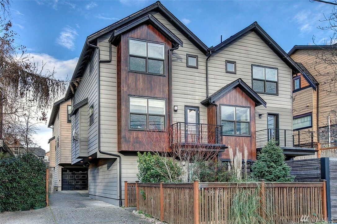 Property Photo: 1918 N 46th A WA 98103