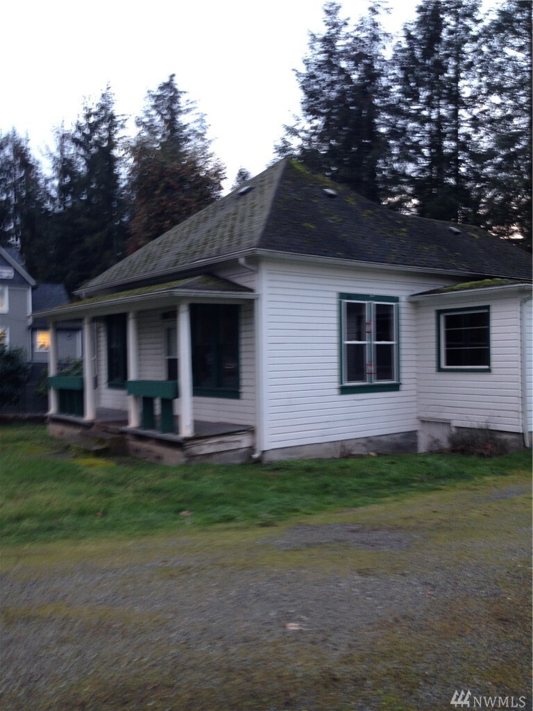 Property Photo:  104 N West Ave  WA 98223 