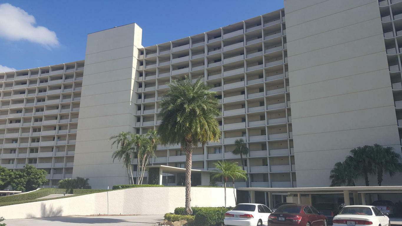 Property Photo: 122 Lakeshore Drive Ph-33 FL 33408