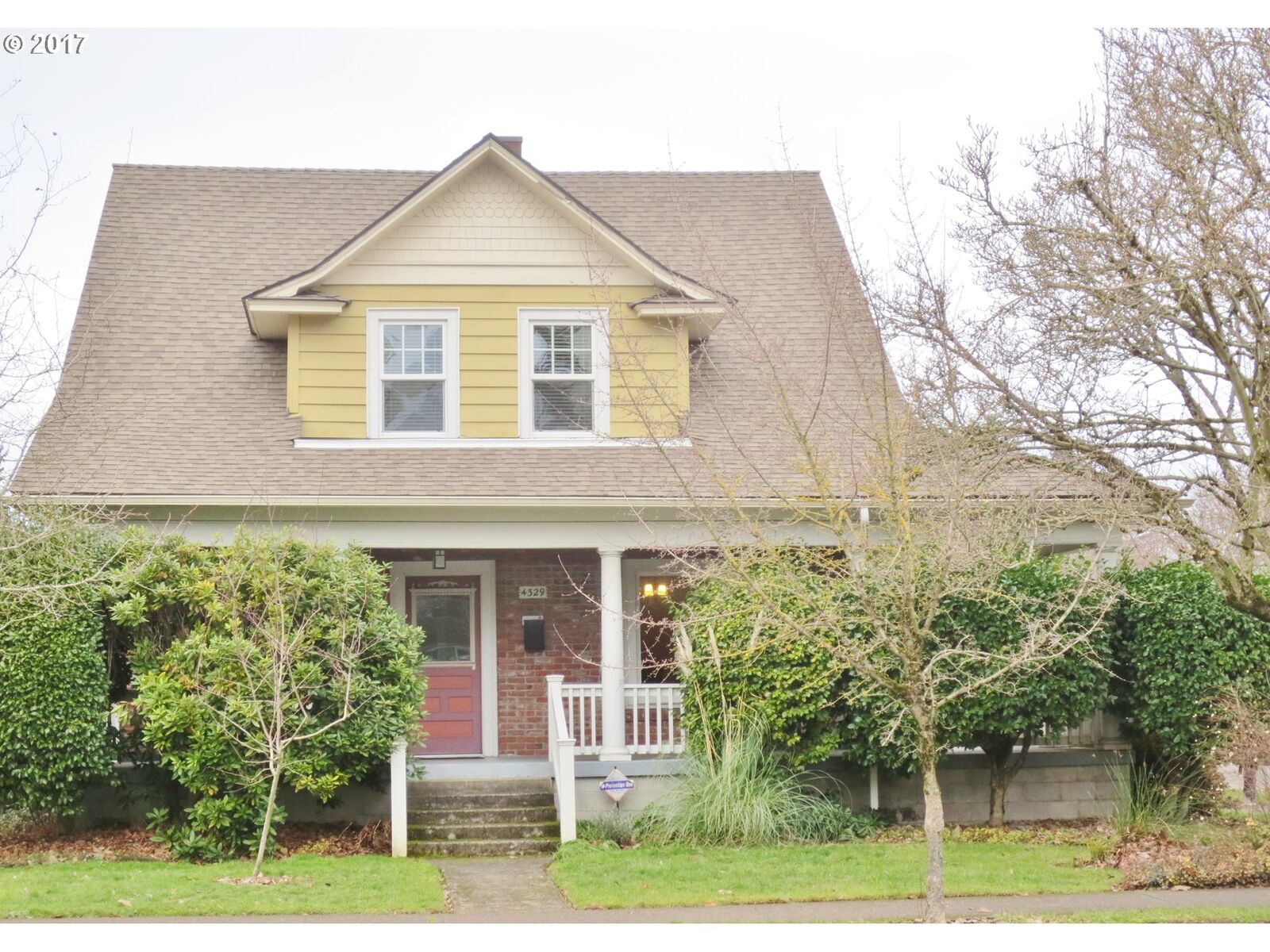 Property Photo: 4329 SE Steele St OR 97206