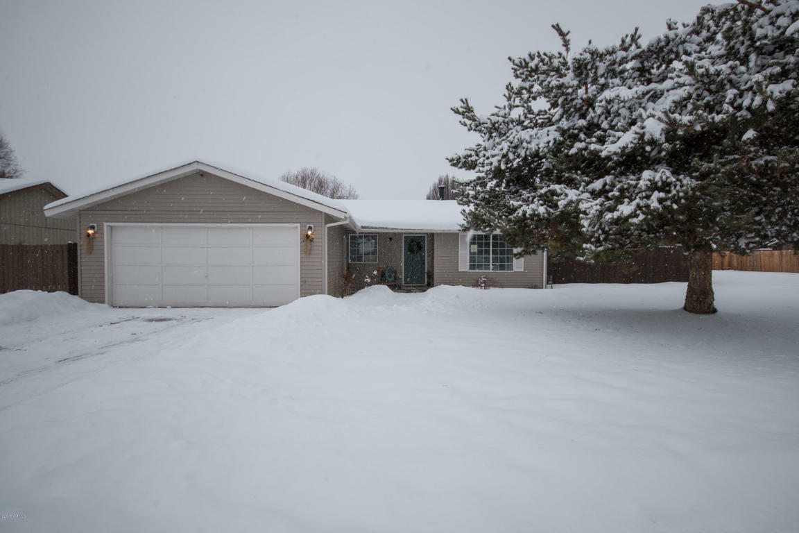 Property Photo: 1602 Valley West Ave WA 98908