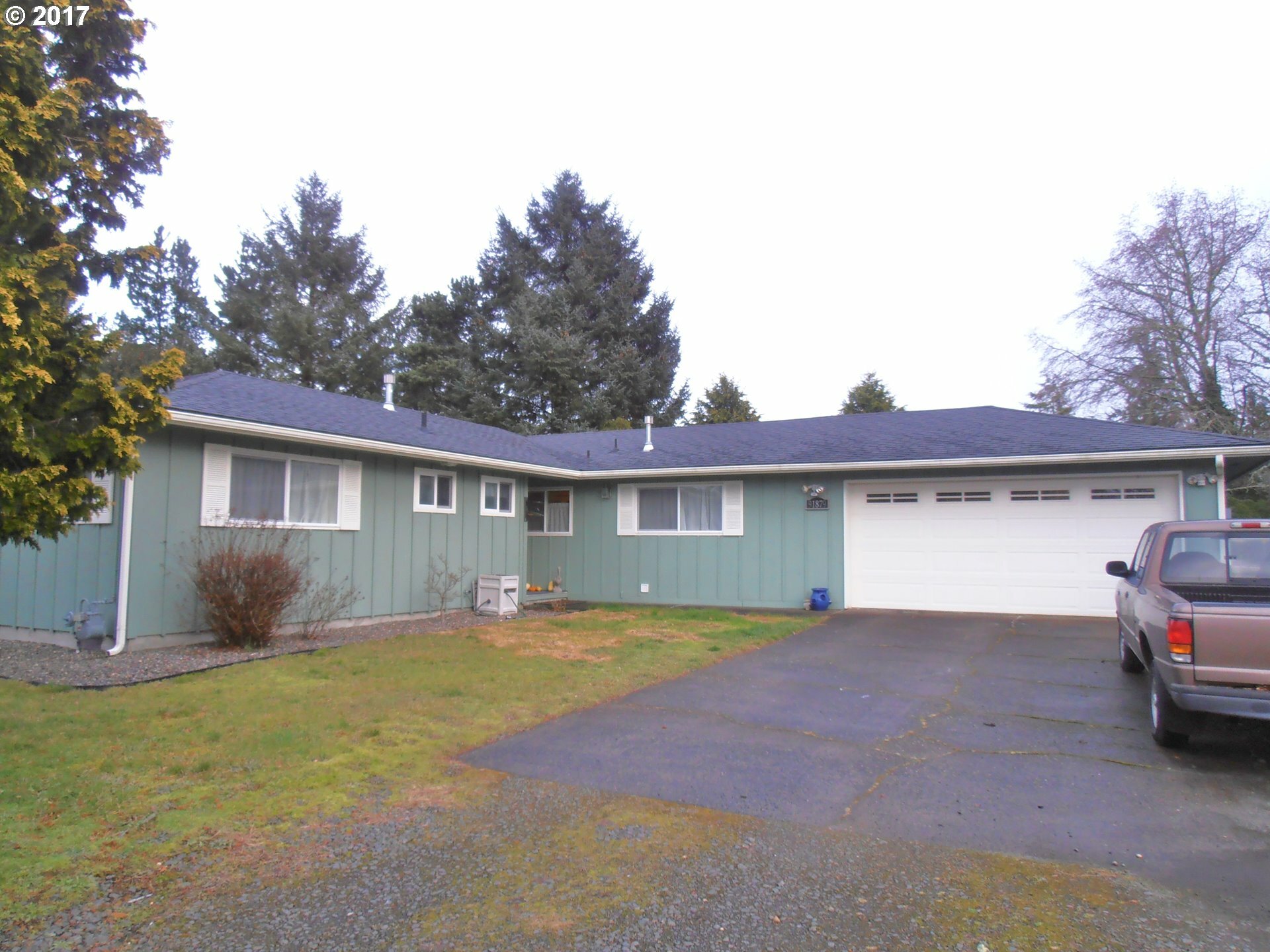 Property Photo:  91879 Ridge Rd  OR 97146 