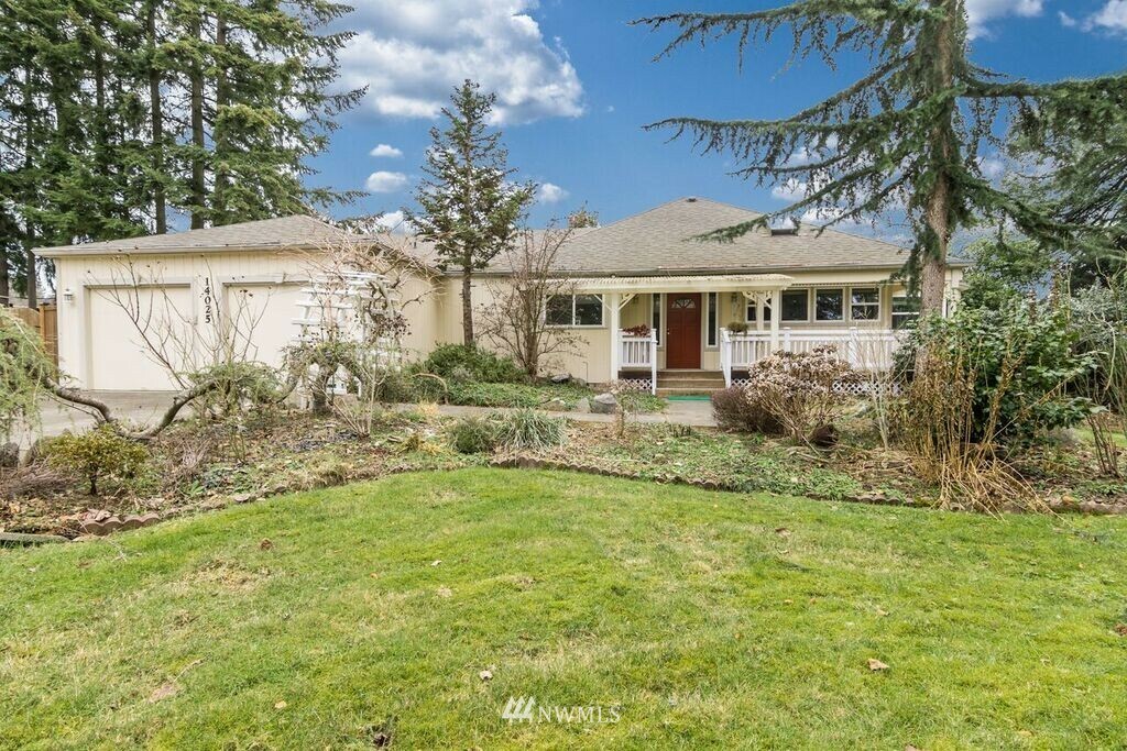 Property Photo:  14025 SE 197th Place  WA 98058 