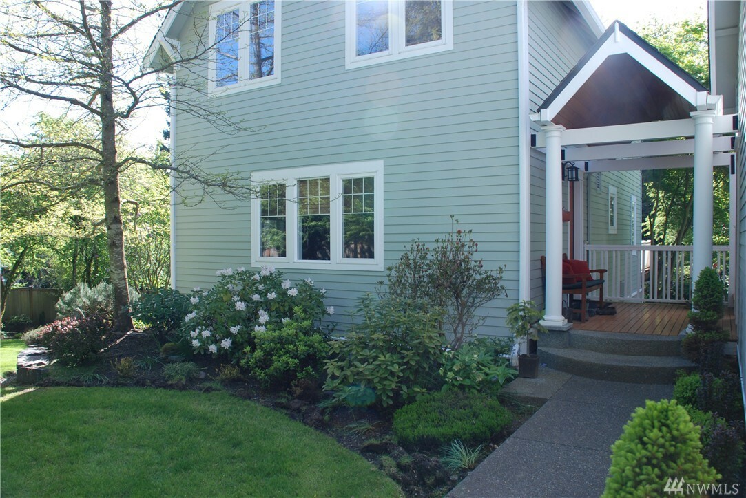 Property Photo:  2225 Fort Ward Hill Rd NE  WA 98110 