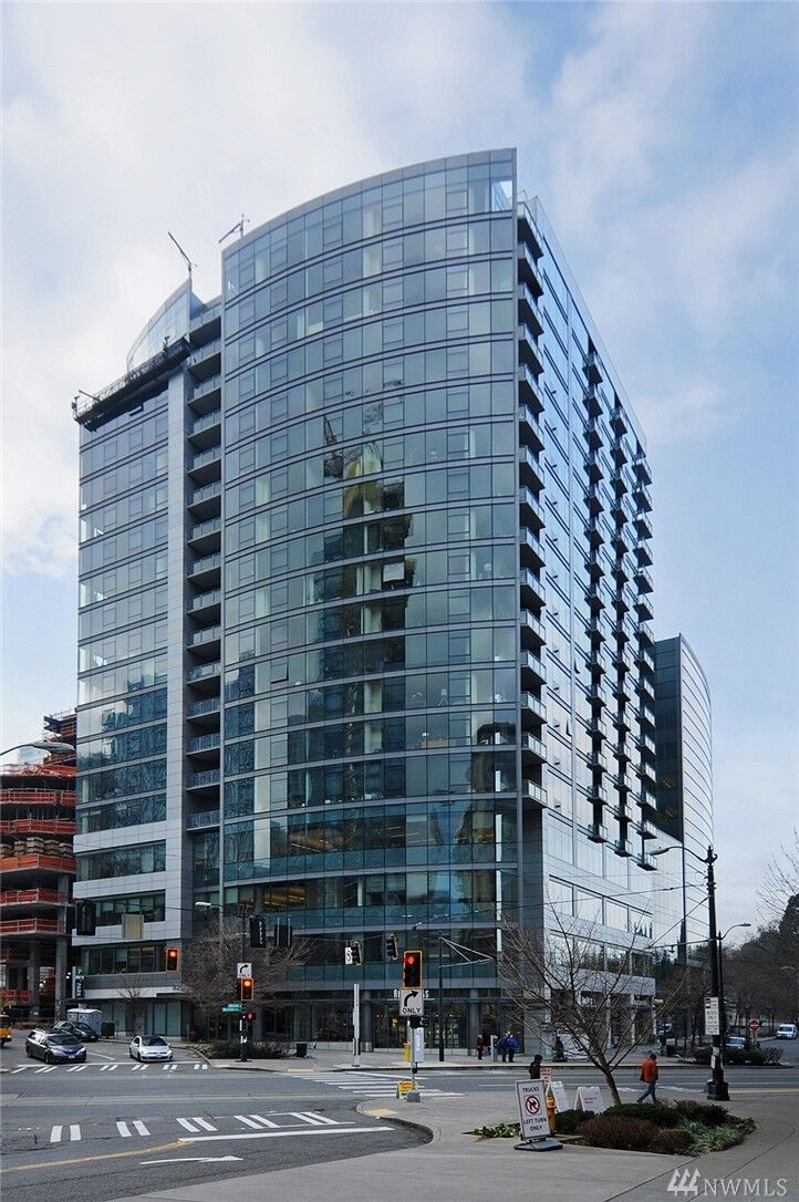 Property Photo: 820 Blanchard St 502 WA 98121