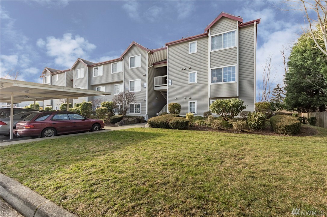 Property Photo: 13306 SE 272nd St F204 WA 98042