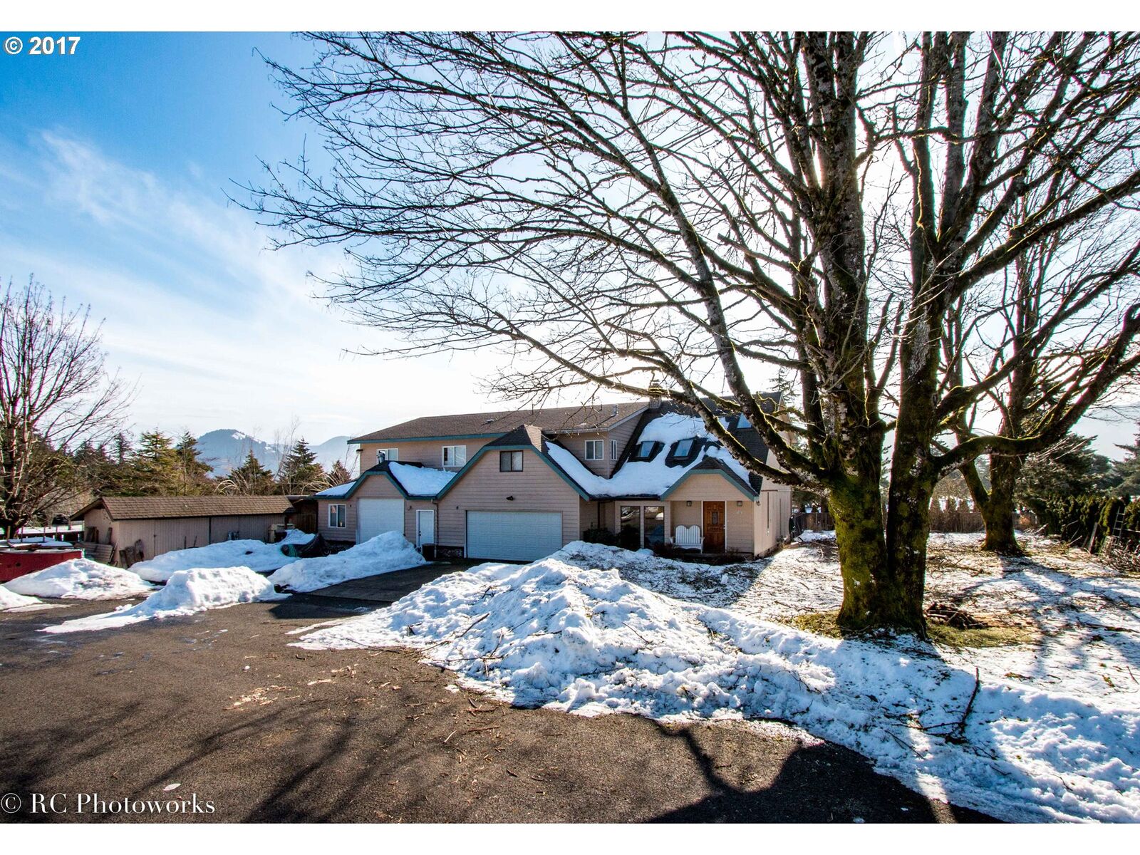 Property Photo: 122 Dogwood St WA 98610