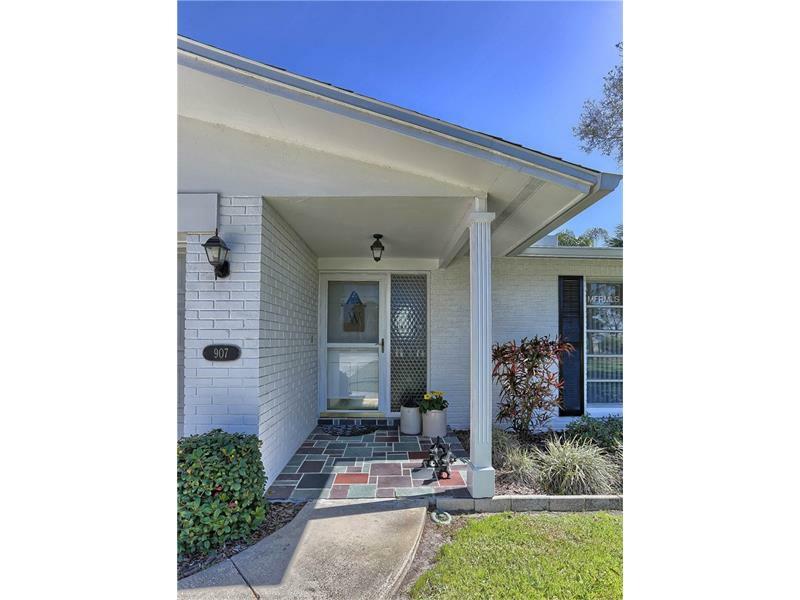 Property Photo:  907 S Florida Avenue  FL 34689 