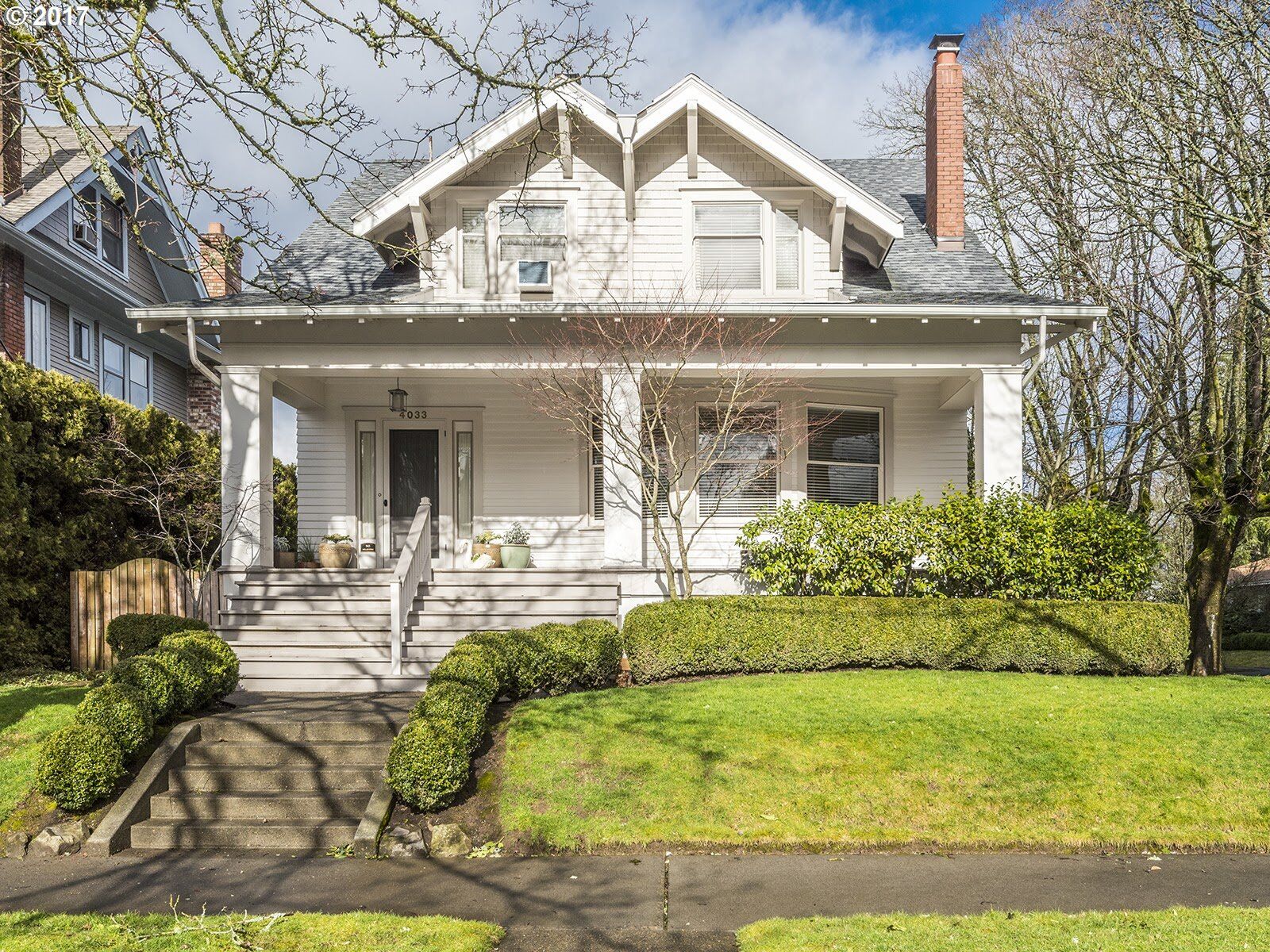 Property Photo:  4033 NE Hoyt St  OR 97232 