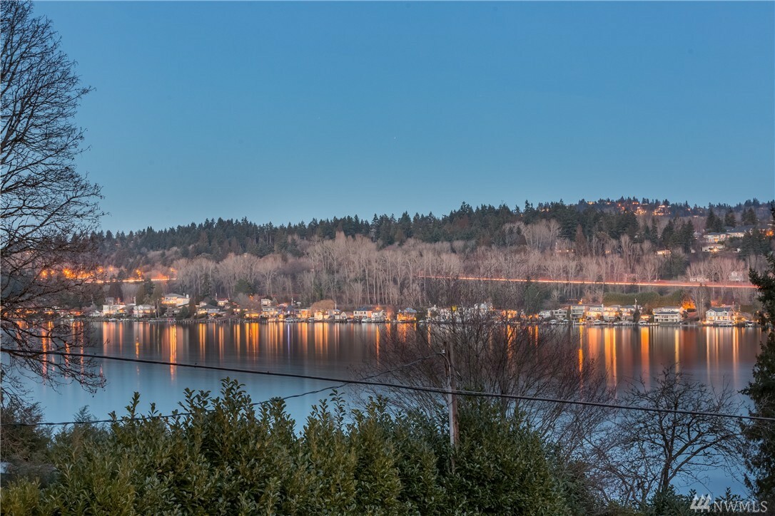 Property Photo: 6464 E Mercer Wy WA 98040
