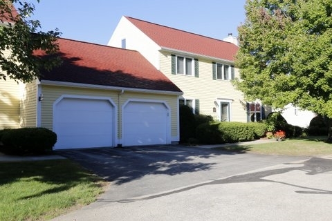 Property Photo:  4 Pewter Court  NH 03063 