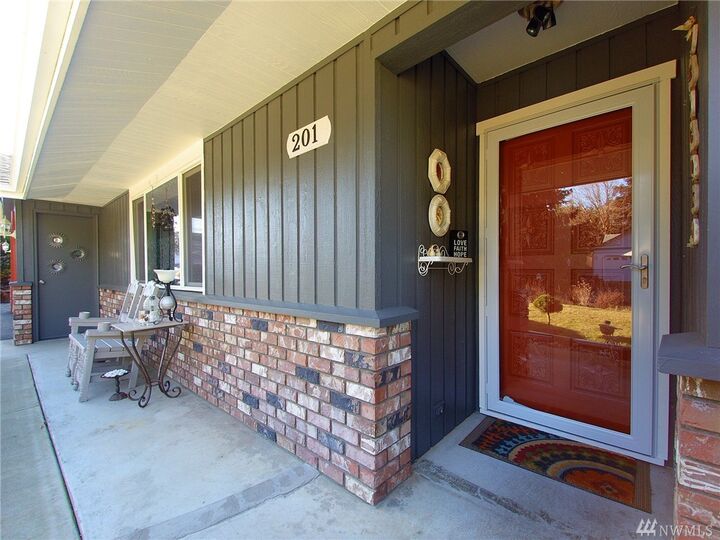 Property Photo:  201 Sunland Dr  WA 98382 