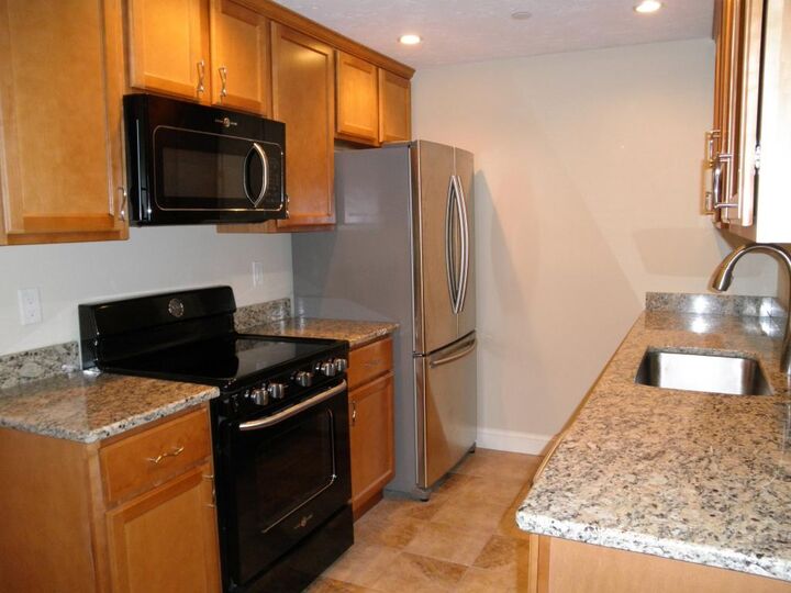 Property Photo:  125 Abbott Farm Lane 125  NH 03051 