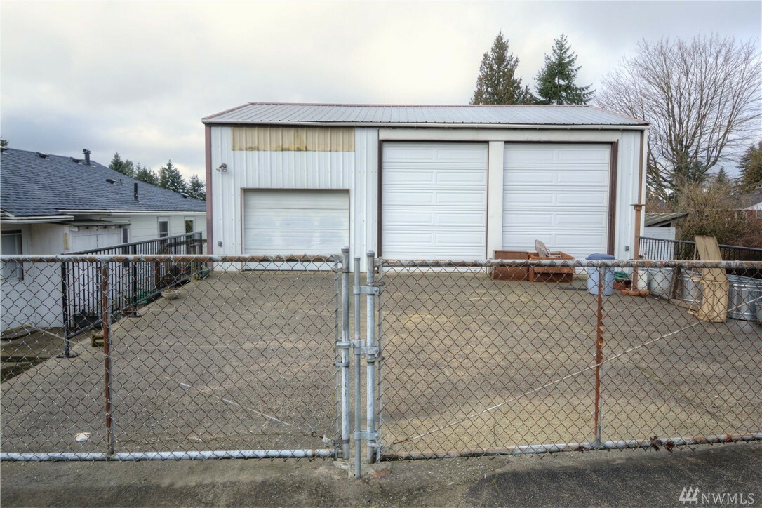 Property Photo:  358 NE 158th St  WA 98155 