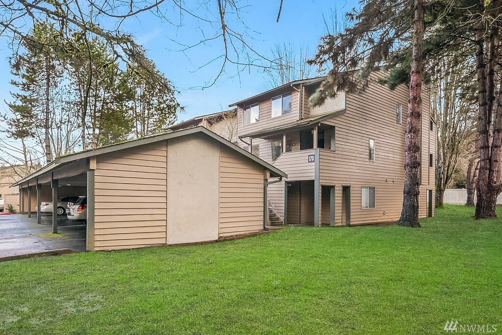 Property Photo:  170 Newport Wy NW D36  WA 98027 