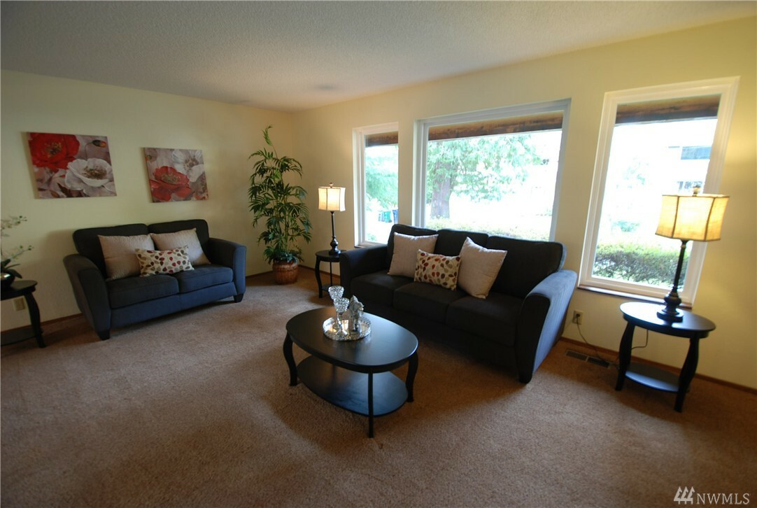 Property Photo:  16626 6th Ave SW  WA 98166 