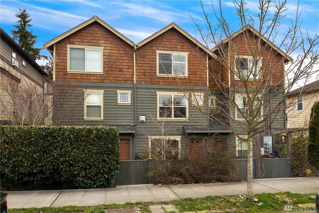 Property Photo: 3324 Wetmore Ave S WA 98144