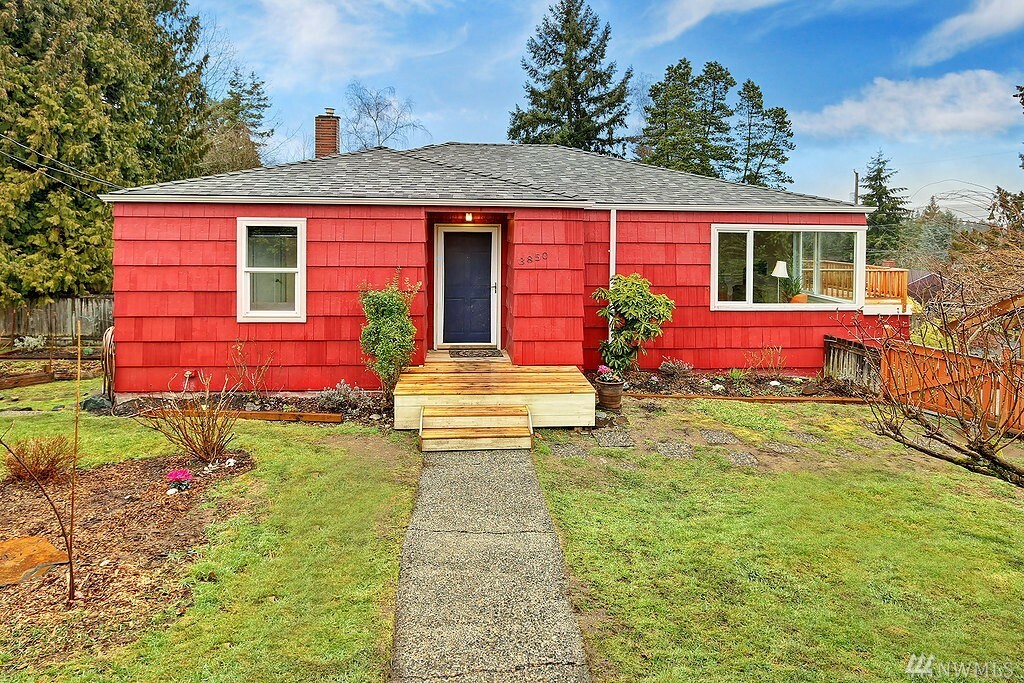 Property Photo: 3850 NE 95th St WA 98115