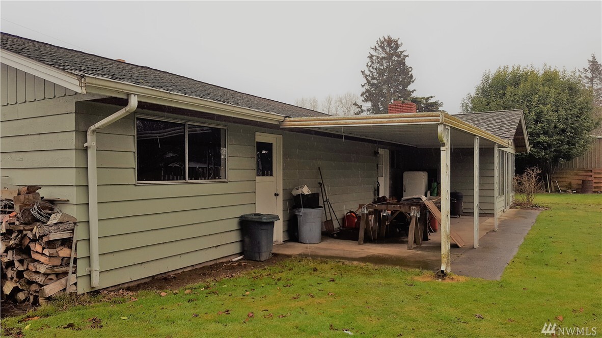 Property Photo: 21219 Plaza Dr WA 98284