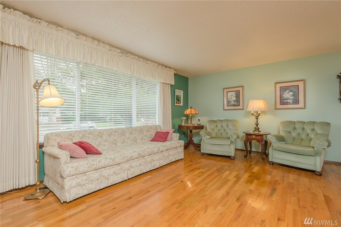 Property Photo:  1408 N Woodlawn St  WA 98406 