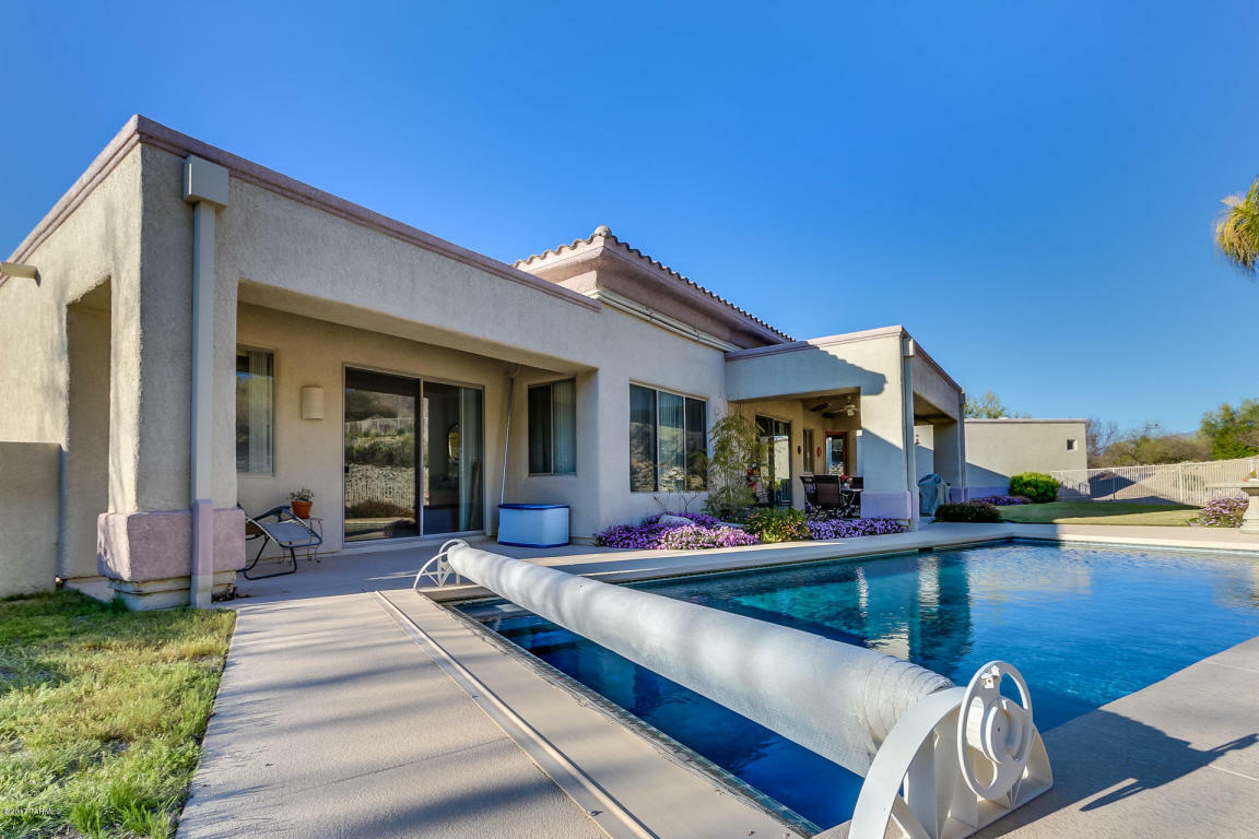 Property Photo: 1121 W Saddlehorn Place AZ 85704