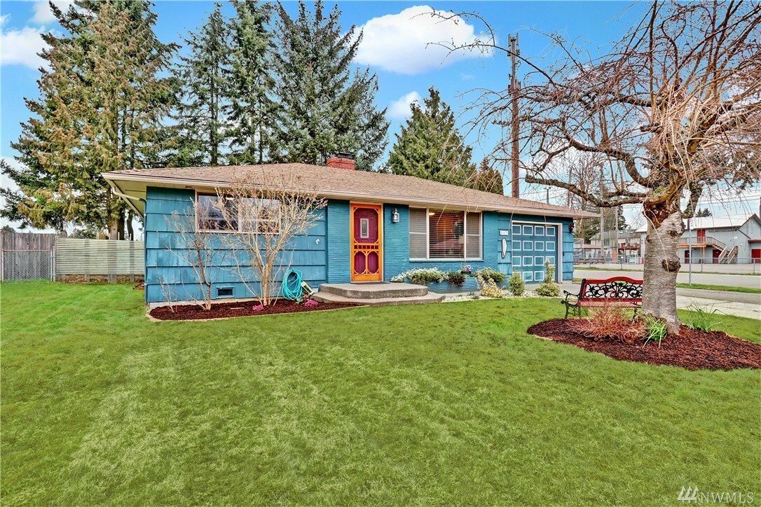 Property Photo:  603 E Beech St  WA 98203 