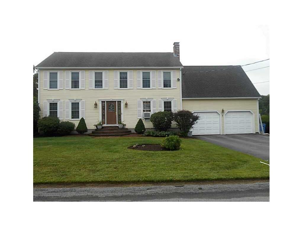 Property Photo:  4 Rolling Green Dr  RI 02864 