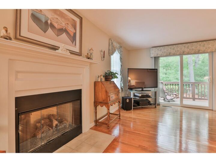 Property Photo:  14 Traders Way  NH 03063 