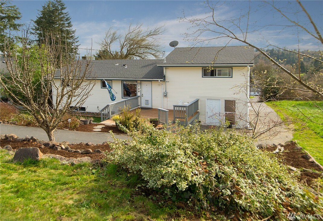 Property Photo:  128 Mountain View Dr  WA 98632 