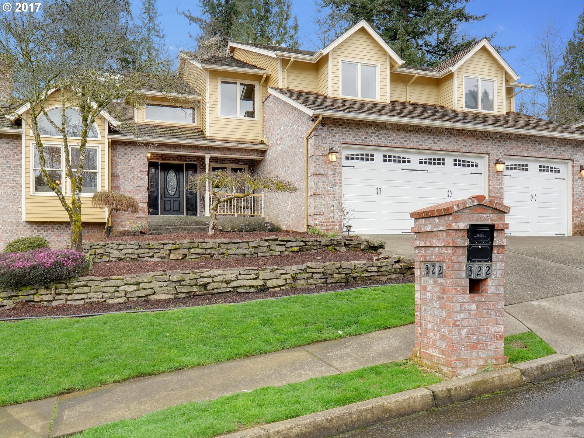 Property Photo: 322 SE 16th St OR 97080
