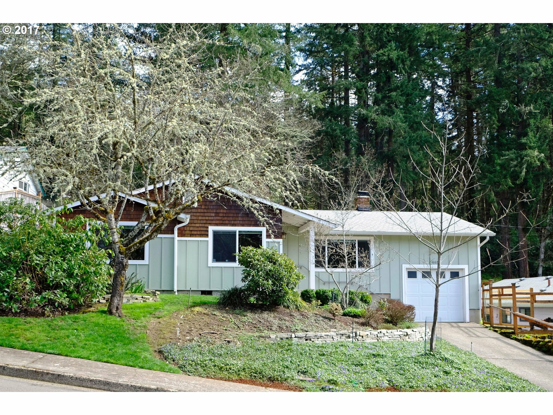 Property Photo: 4865 Garnet St OR 97405