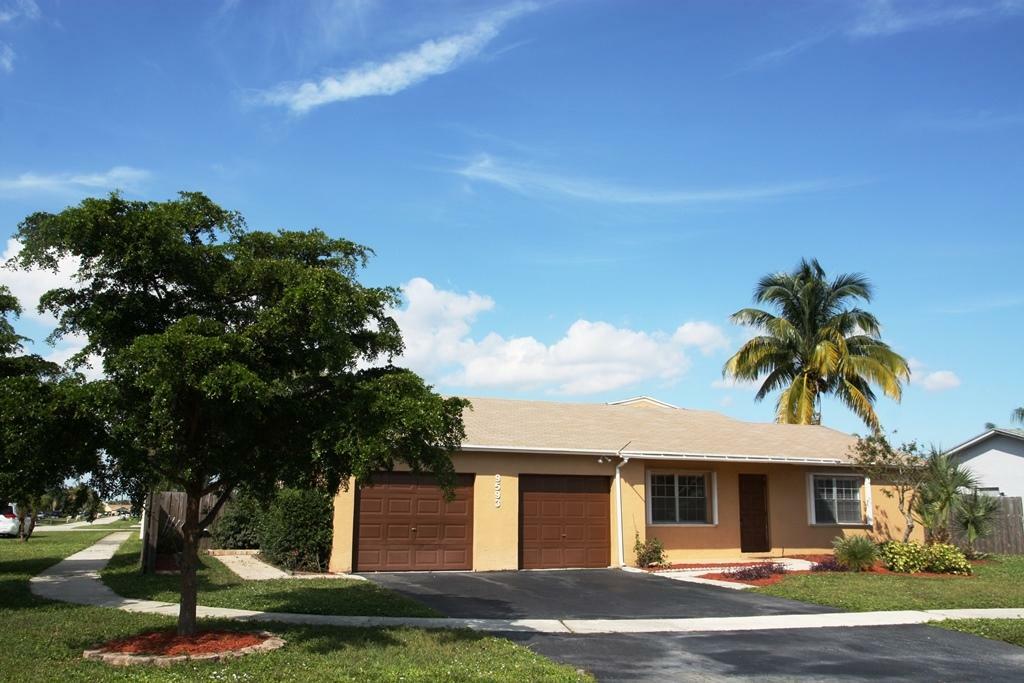 Property Photo:  9593 Richmond Circle  FL 33434 