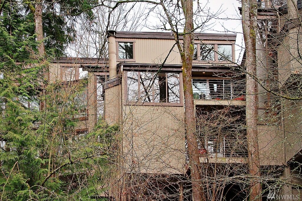 Property Photo:  231 98th Ave NE  WA 98004 