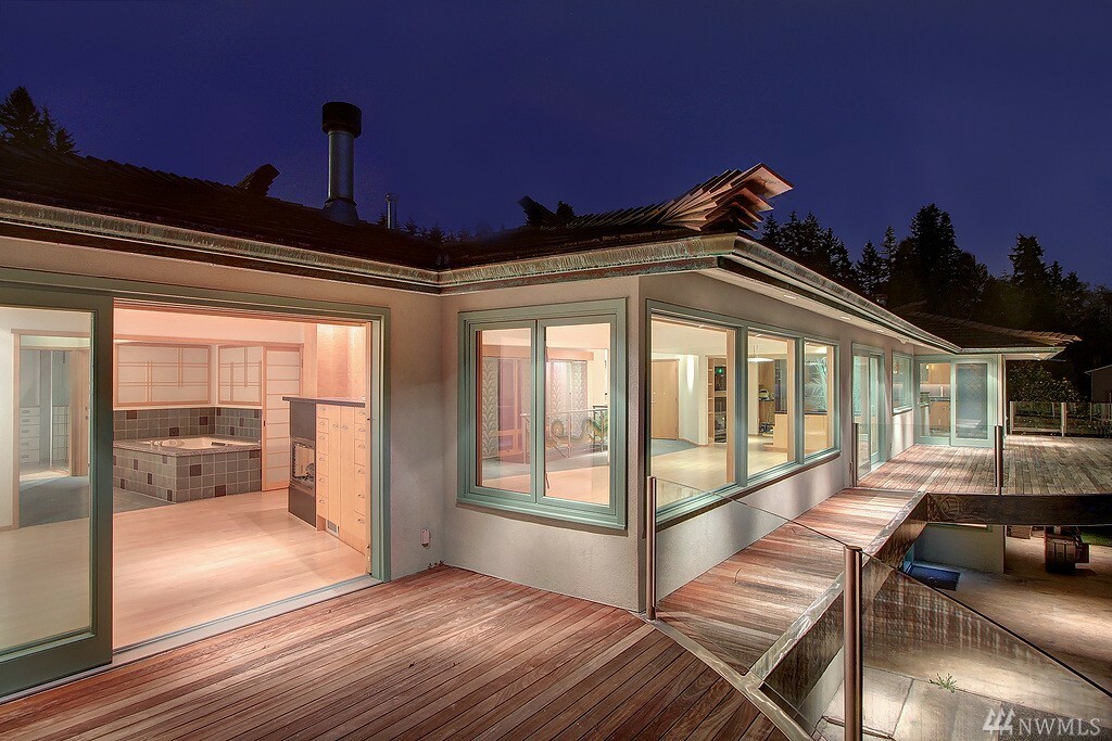 Property Photo: 215 Highland Dr WA 98020