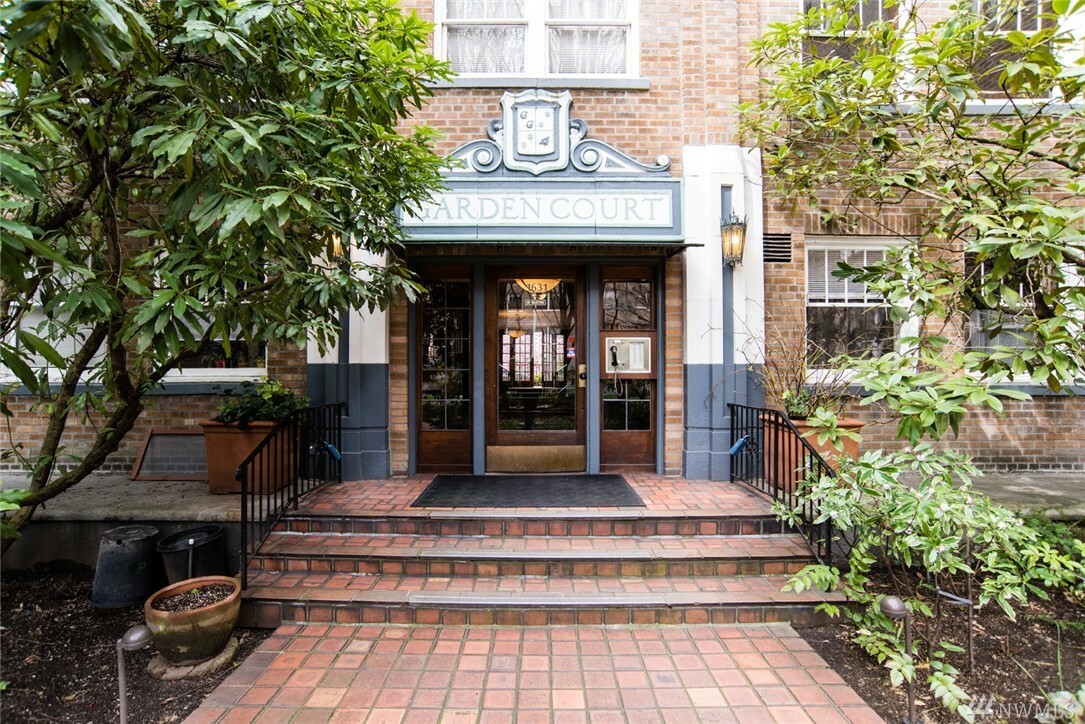 Property Photo: 1631 16th Ave 305 WA 98122