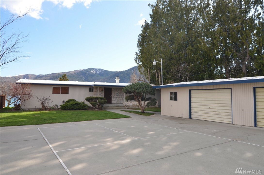 Property Photo:  582 Hyacinth Rd  WA 98831 