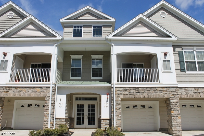 905 Brook Hollow Dr  Hanover Twp. NJ 07981 photo