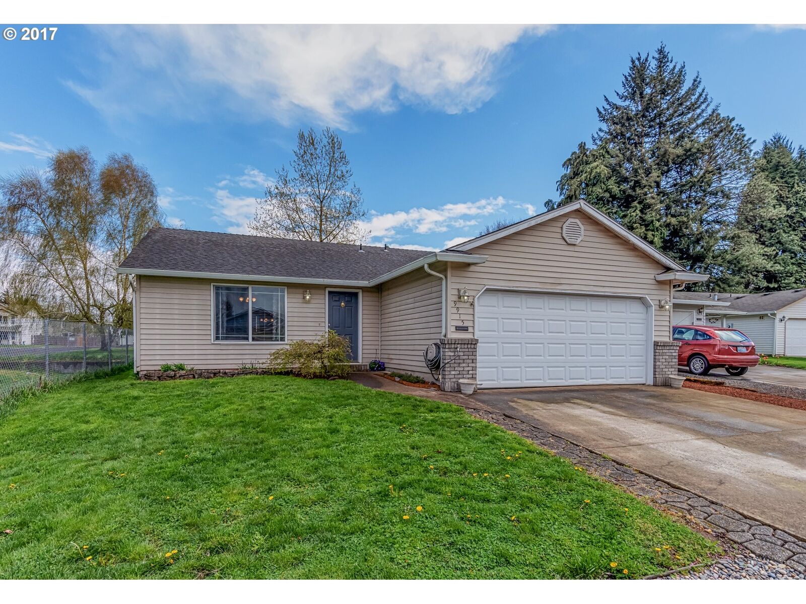 Property Photo: 9915 NE 104th Ct WA 98662