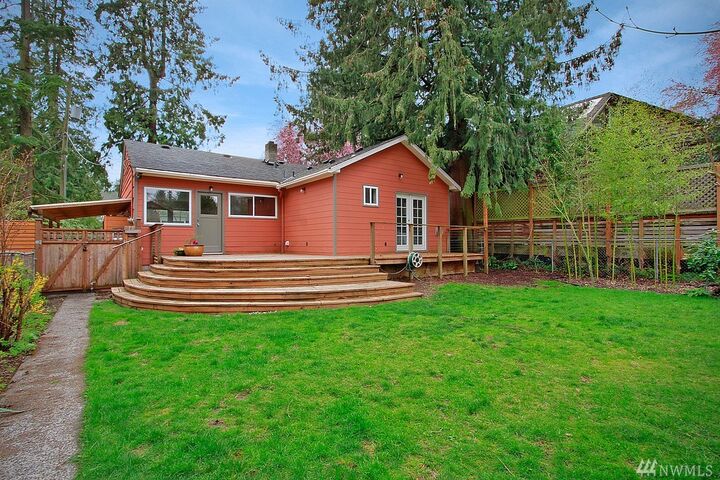 Property Photo:  1246 NE 91st St  WA 98115 