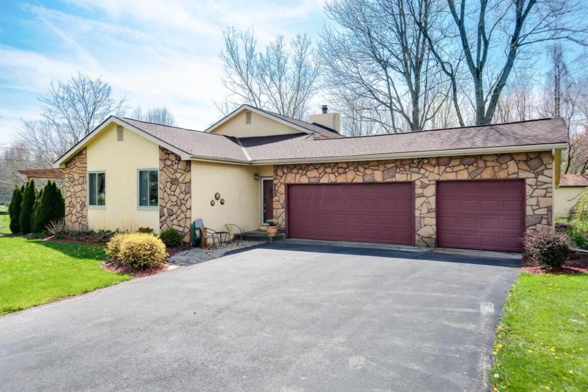 Property Photo:  6964 Taylor SW Road  OH 43068