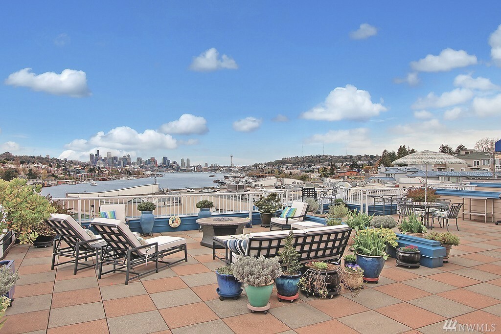 Property Photo: 3919 Latona Ave NE 305 WA 98105