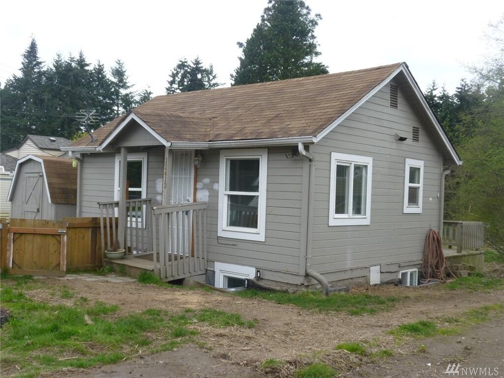 Property Photo:  12413 14th Ave S  WA 98168 
