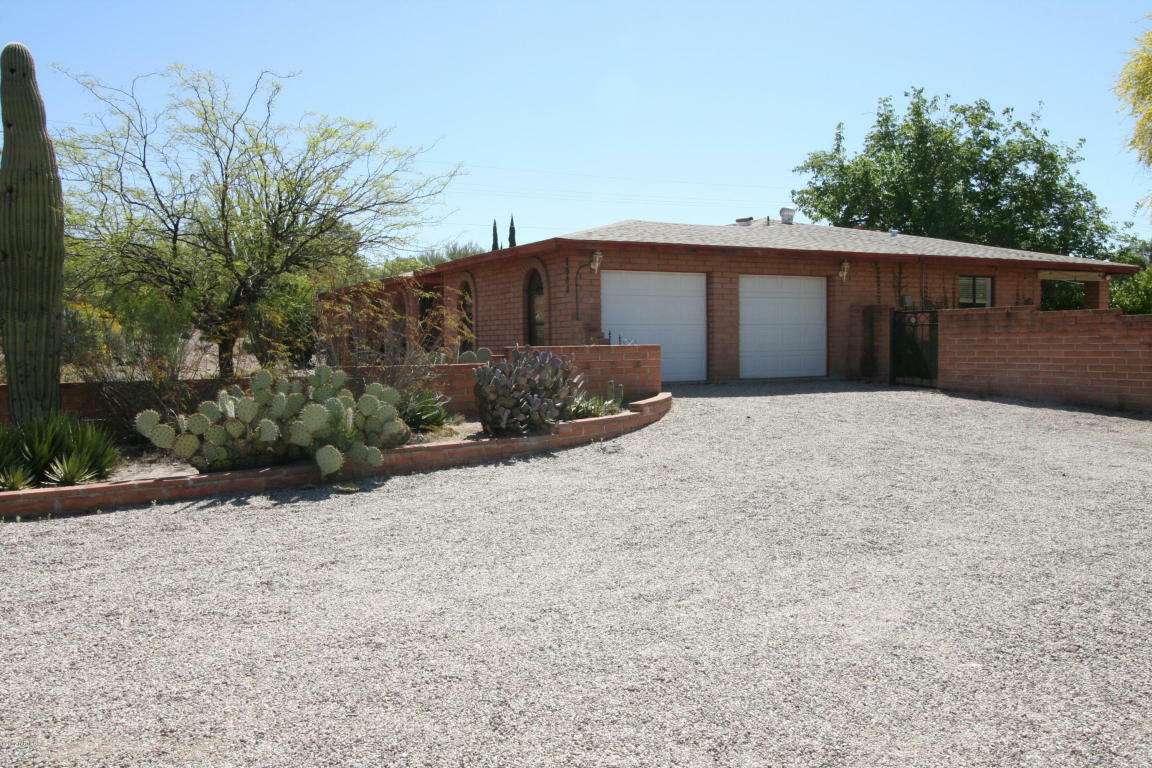 Property Photo:  8960 E Saddleback Drive  AZ 85749 